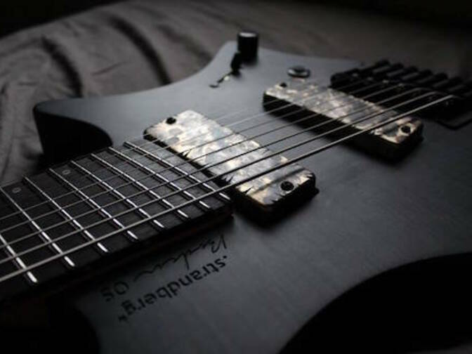 Standberg 8 string soapbar Bare Knuckle