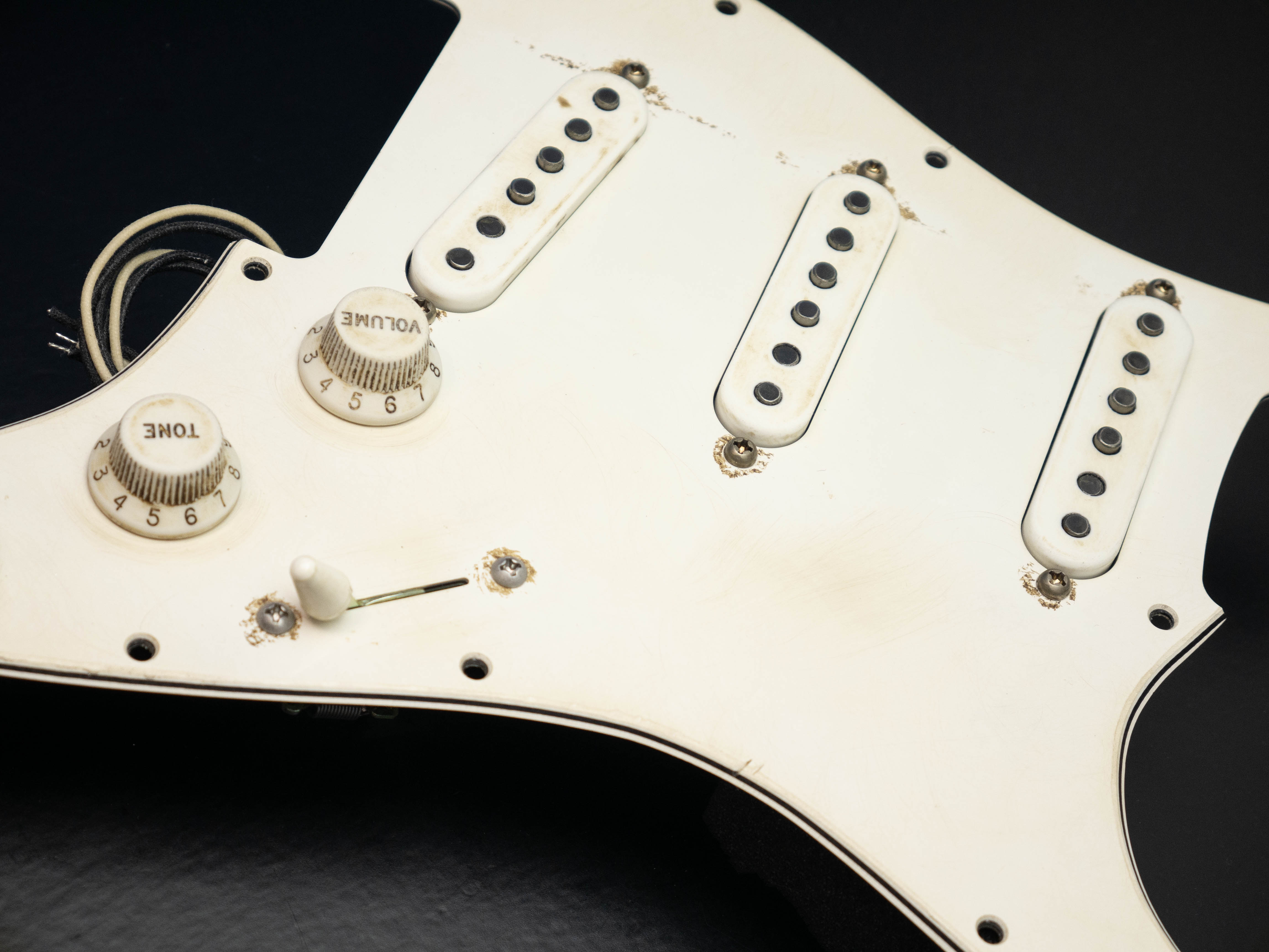 Pat Pend '63 Veneer Board Singlecoil Aged Parchment Prewired Strat